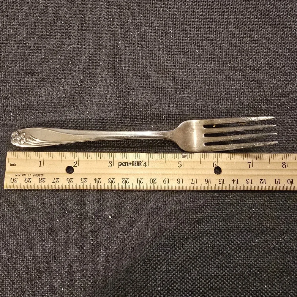 IS Daffodil Set of 8 Dinner Forks 1847 Rogers Silverplate Vtg Flatware